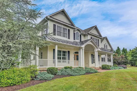 Exterior - 3845 Eagle Crest Dr, Roanoke, VA 24018 photo 4 of 17