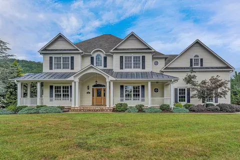 3845 Eagle Crest Dr, Roanoke, VA 24018