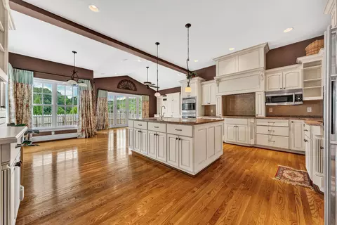 Kitchen - 3845 Eagle Crest Dr, Roanoke, VA 24018 photo 1 of 7