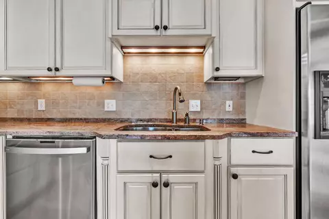 Kitchen - 3845 Eagle Crest Dr, Roanoke, VA 24018 photo 4 of 7