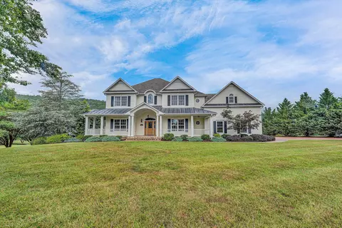 Exterior - 3845 Eagle Crest Dr, Roanoke, VA 24018 photo 3 of 17