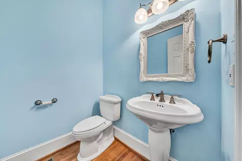Bath - 3845 Eagle Crest Dr, Roanoke, VA 24018 photo 2 of 13