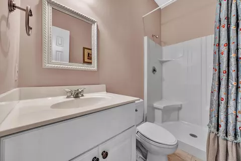 Bath - 3845 Eagle Crest Dr, Roanoke, VA 24018 photo 1 of 13