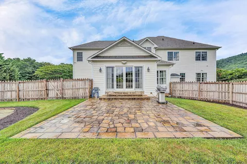 Exterior - 3845 Eagle Crest Dr, Roanoke, VA 24018 photo 10 of 17