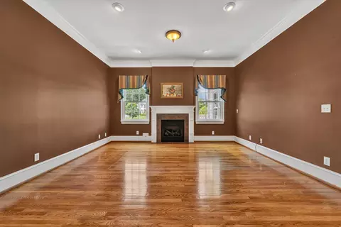 Living - 3845 Eagle Crest Dr, Roanoke, VA 24018 photo 2 of 9