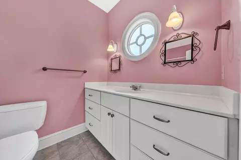 Bath - 3845 Eagle Crest Dr, Roanoke, VA 24018 photo 5 of 13