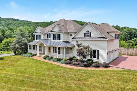 Exterior - 3845 Eagle Crest Dr, Roanoke, VA 24018 photo 2 of 17