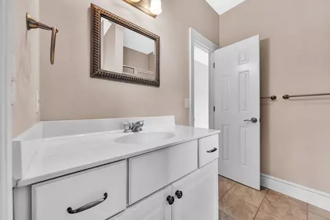 Bath - 3845 Eagle Crest Dr, Roanoke, VA 24018 photo 3 of 13