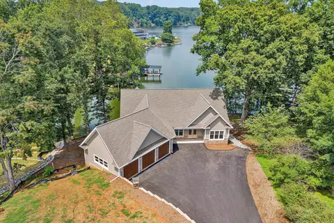 341 Chestnut Pointe Dr, Hardy, VA 24101