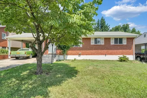 3332 Maplelawn Ave NW, Roanoke, VA 24012