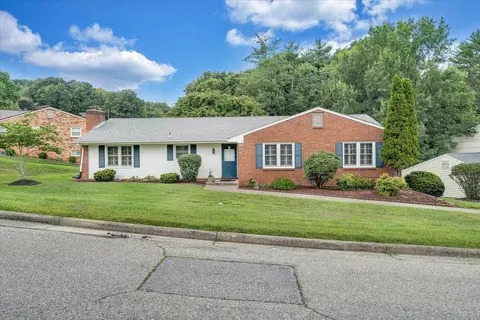 5377 Luwana Dr, Roanoke, VA 24018