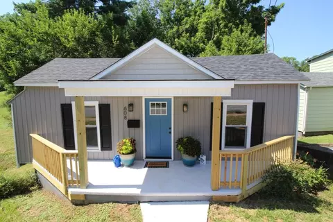 608 E Main St, Bedford, VA 24523