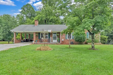 410 Rakes Rd, Rocky Mount, VA 24151