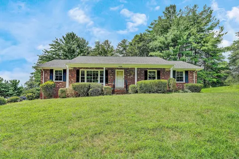 2720 Willowbrook Dr, Roanoke, VA 24012