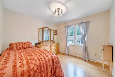 Bedroom - 6796 Charlemont Rd, Goode, VA 24556 photo 7 of 8