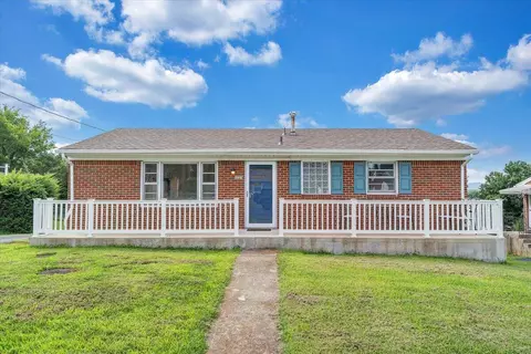 1519 S Pacific Dr, Vinton, VA 24179