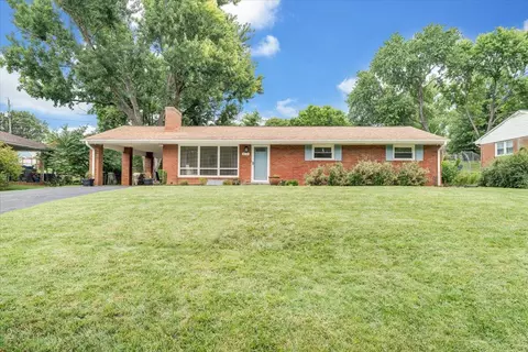 4531 Cresthill Dr, Roanoke, VA 24018