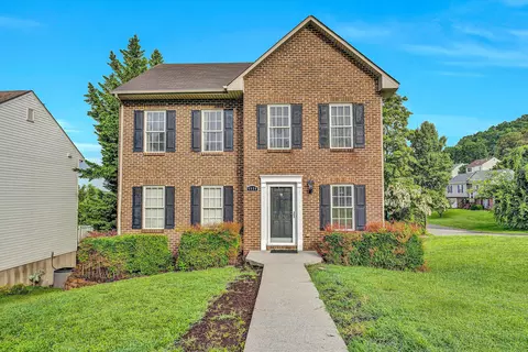 4980 Pine Glen Rd NE, Roanoke, VA 24019