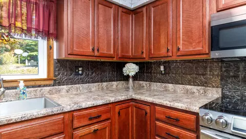Kitchen - 200 Cascade Dr, Vinton, VA 24179 photo 6 of 9