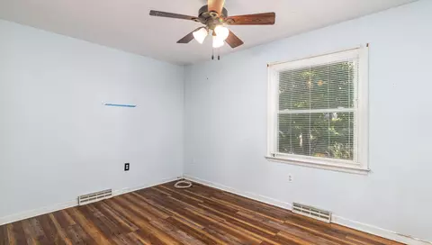 Bedroom - 200 Cascade Dr, Vinton, VA 24179 photo 4 of 9