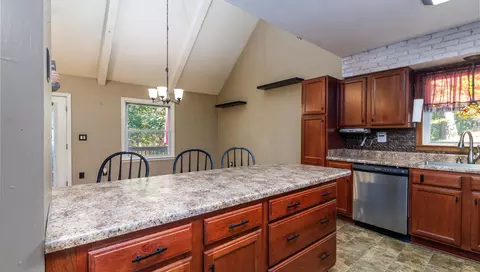 Kitchen - 200 Cascade Dr, Vinton, VA 24179 photo 4 of 9