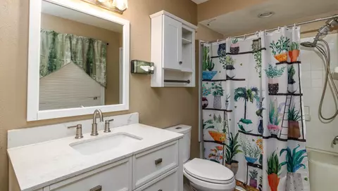 Bath - 200 Cascade Dr, Vinton, VA 24179 photo 1 of 3