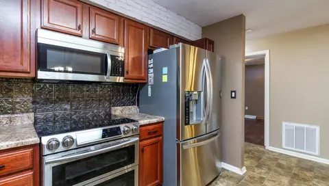 Kitchen - 200 Cascade Dr, Vinton, VA 24179 photo 3 of 9