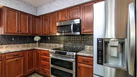 Kitchen - 200 Cascade Dr, Vinton, VA 24179 photo 7 of 9