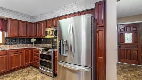 Kitchen - 200 Cascade Dr, Vinton, VA 24179 photo 8 of 9