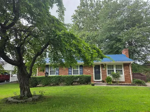 512 Crofton Dr, Vinton, VA 24179
