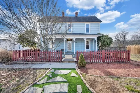 8 Middle St, New Castle, VA 24127