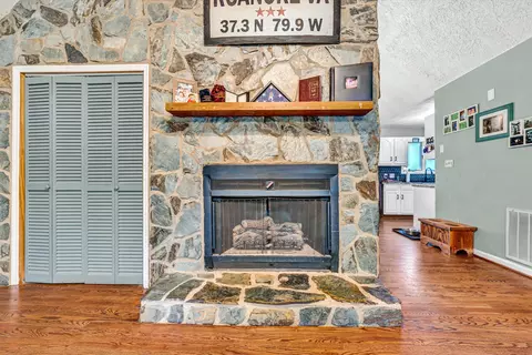 1865 Parrish Rd, Goodview, VA 24095 photo 9