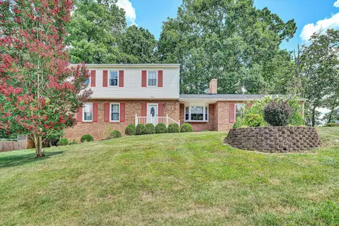5666 Penguin Dr, Roanoke, VA 24018