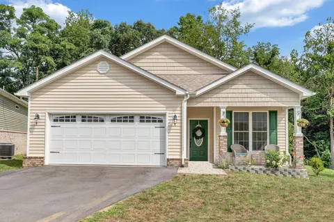 1290 Trafalgar Dr, Roanoke, VA 24019