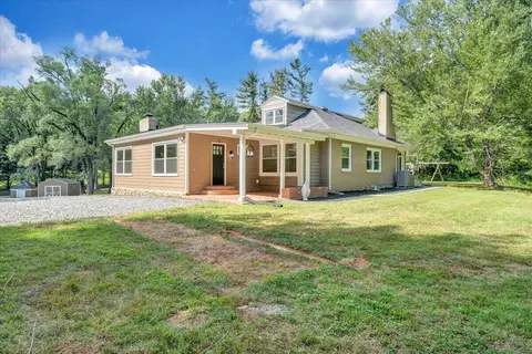 5939 Sunnycrest Rd, Roanoke, VA 24018