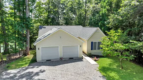 112 Hilltop Dr, Huddleston, VA 24104