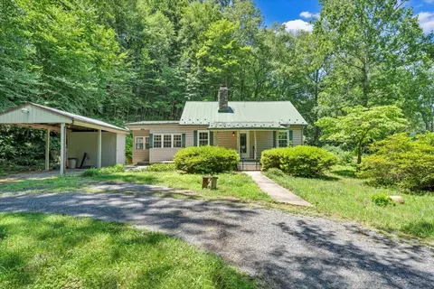 1338 Hunting Creek Rd, Big Island, VA 24526