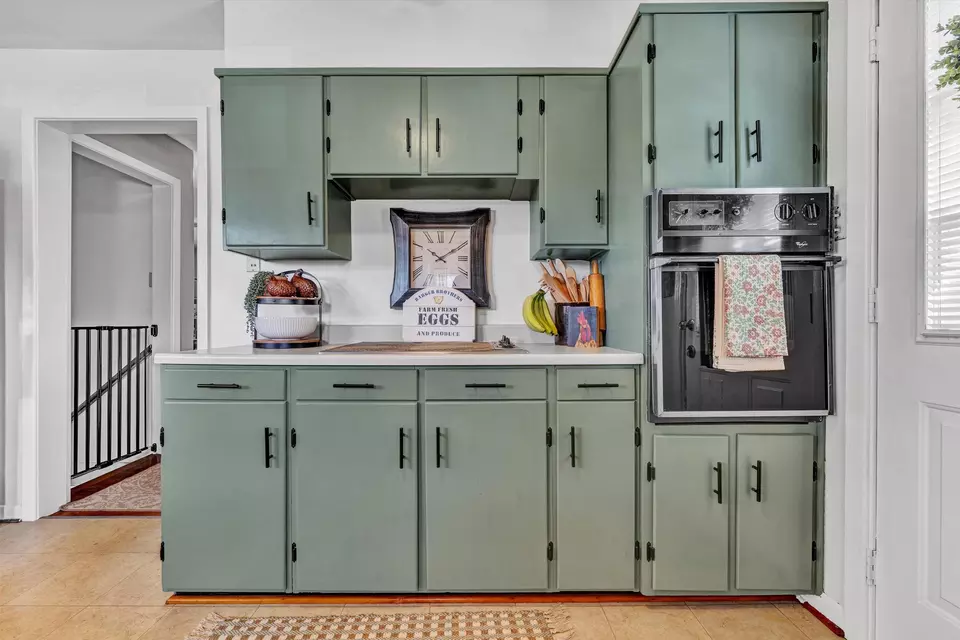 Kitchen - 1313 Vivian Ave, Roanoke, VA 24019 photo 4 of 4