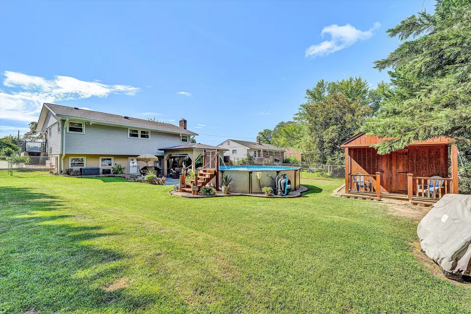 Exterior - 1313 Vivian Ave, Roanoke, VA 24019 photo 5 of 13