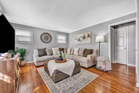 Living - 1313 Vivian Ave, Roanoke, VA 24019 photo 1 of 3