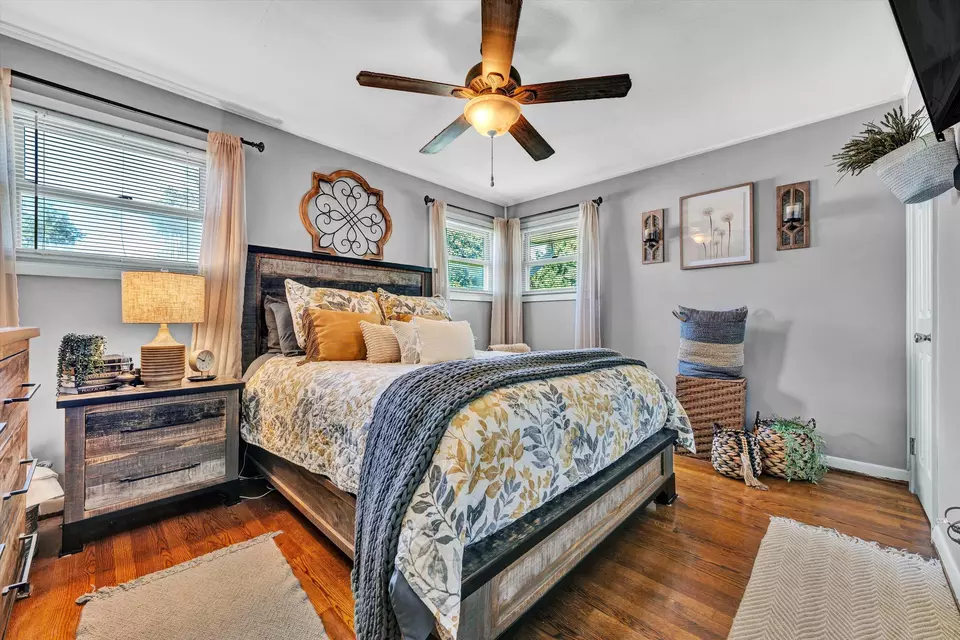 Bedroom - 1313 Vivian Ave, Roanoke, VA 24019 photo 1 of 6