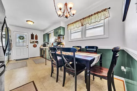 Dining - 1313 Vivian Ave, Roanoke, VA 24019 photo 1 of 2