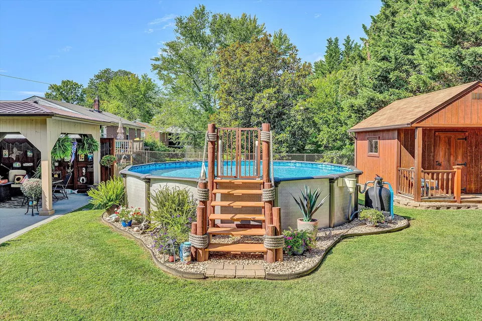 Exterior - 1313 Vivian Ave, Roanoke, VA 24019 photo 8 of 13