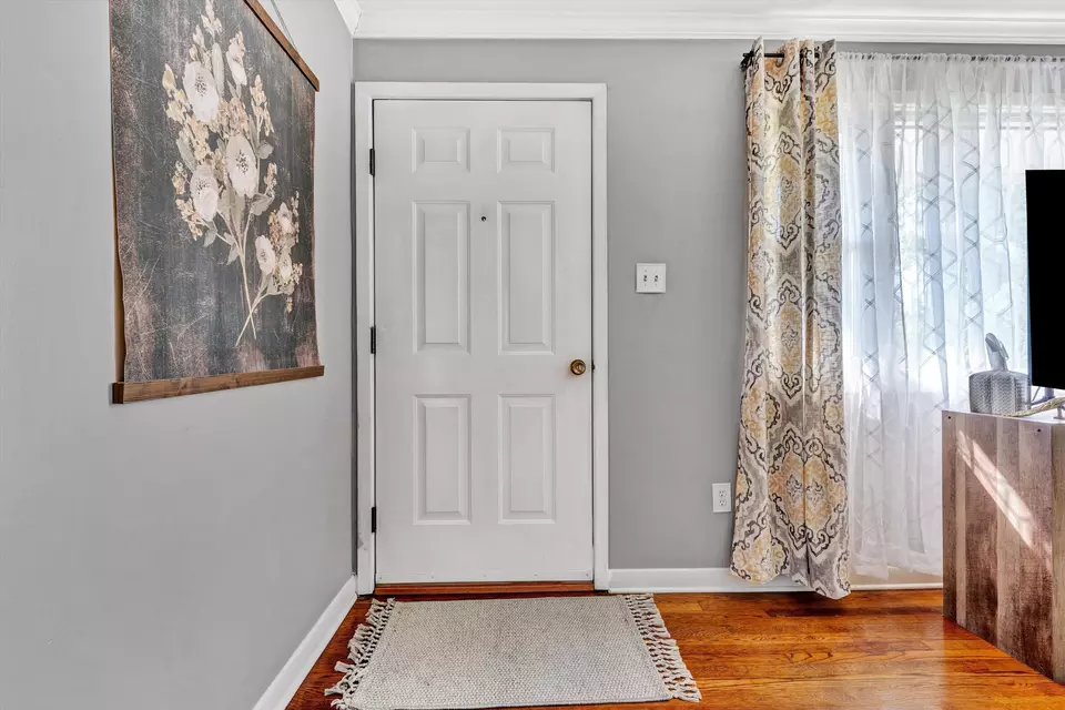 Entry Way - 1313 Vivian Ave, Roanoke, VA 24019 photo 1 of 2