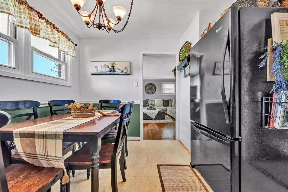 Dining - 1313 Vivian Ave, Roanoke, VA 24019 photo 2 of 2