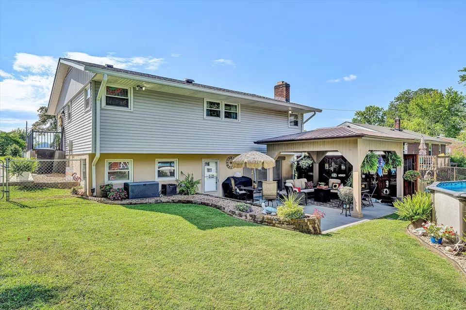 Exterior - 1313 Vivian Ave, Roanoke, VA 24019 photo 4 of 13