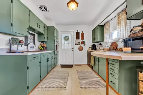Kitchen - 1313 Vivian Ave, Roanoke, VA 24019 photo 1 of 4