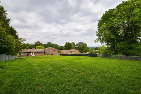 2779 Hillbrook Dr, Roanoke, VA 24018