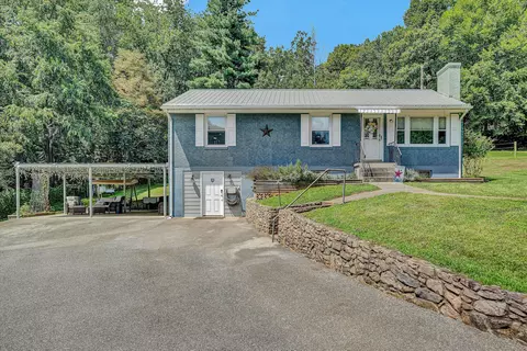 2332 Rutrough Rd SE, Roanoke, VA 24014 photo 2
