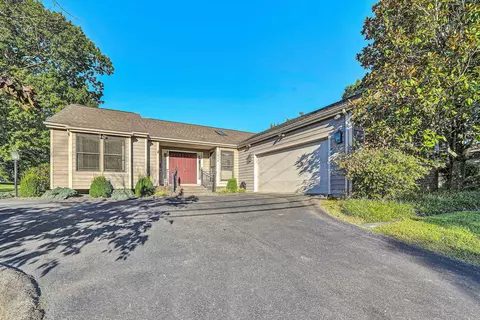 1930 Mcvitty Rd, Salem, VA 24153
